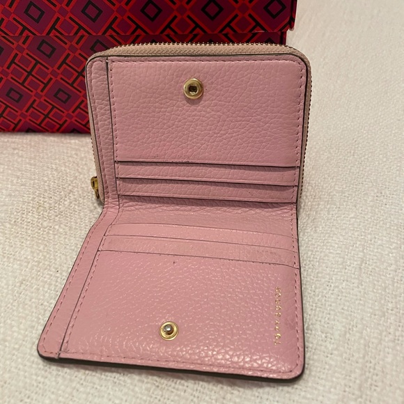 SOLD Tory Burch Kira Tote Bag Black & Gold - Picture 13 of 14